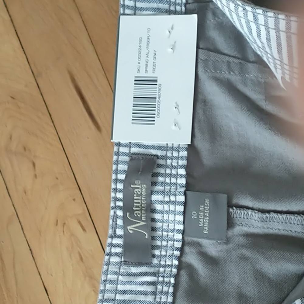 NWT  naturals. Reflections Woman’s shorts FROST  GRAY - Picture 2 of 4